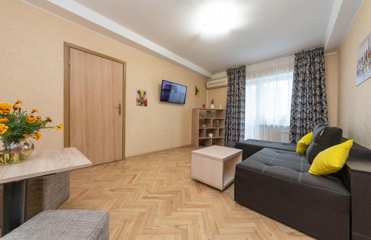 1 Bedroom Apart Near Metro Pecherska Kiev Extérieur photo